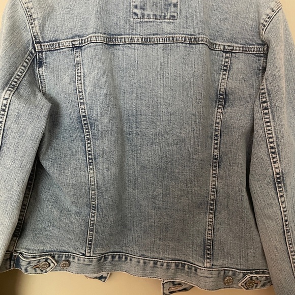 Made and loved LOFT Jean jacket M it is marked large, but can fit a medium size. - Picture 6 of 9